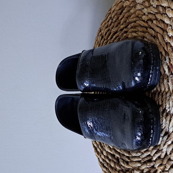 Sanita Womens The Original Danish Patent Black Snakeskin Print Leather Clogs 8.5 - Picture 3 of 9